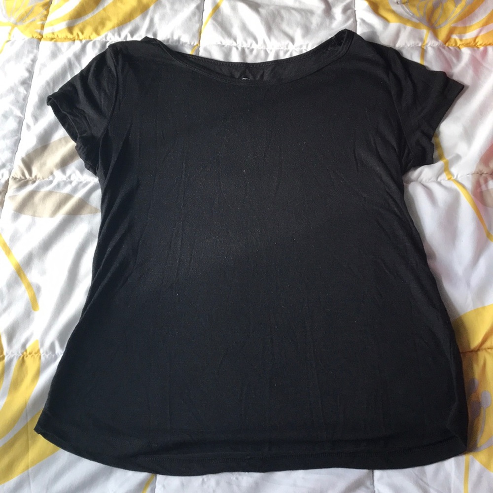 Plain black t shirt